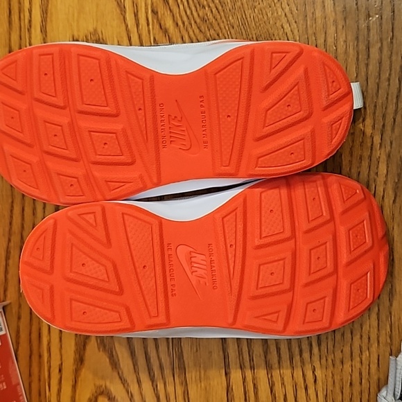 Nike Sneakers - Picture 5 of 7